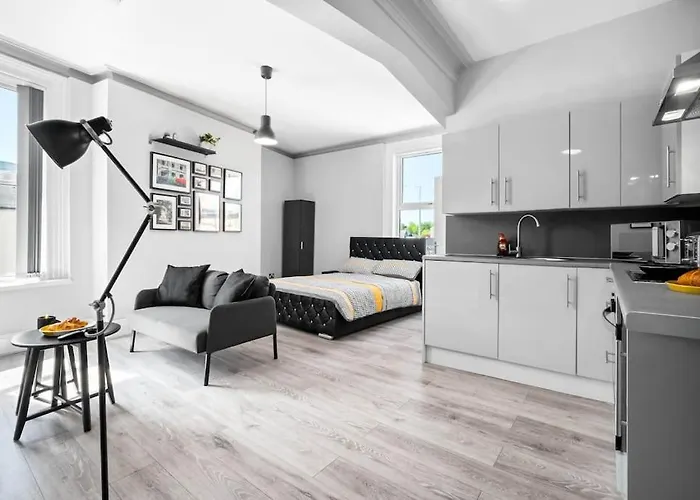 Modern City Centre Studio - Free On-Site Parking