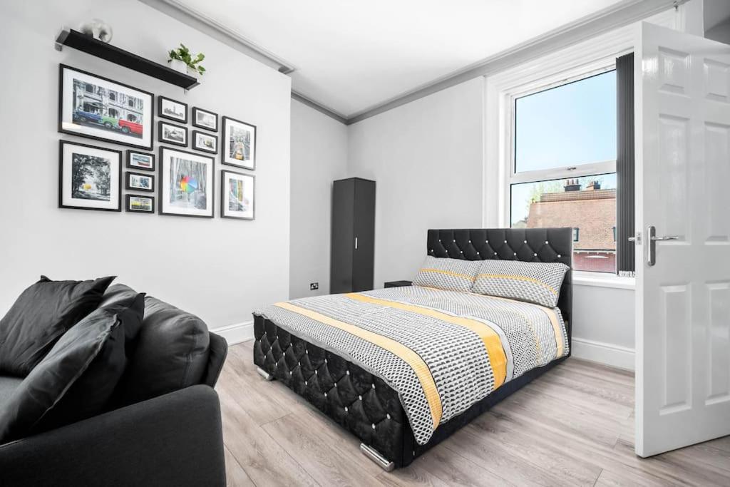 Modern Centre Studio - Free On-site Parking * Wolverhampton
